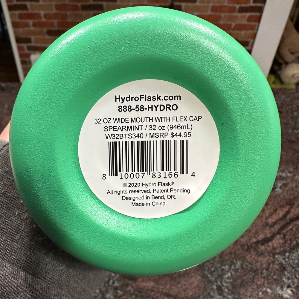Spearmint HydroFlask 32oz with black flex boot - Picture 5 of 7